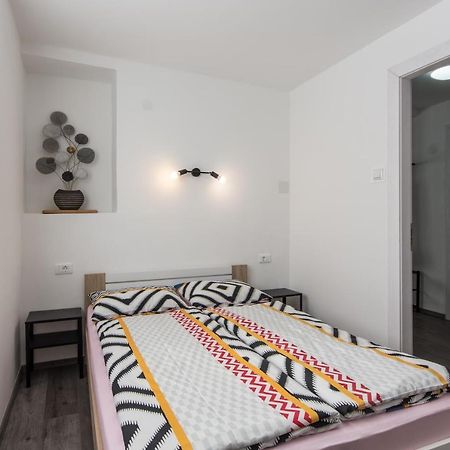 Apartment Retiro Pula Exteriör bild